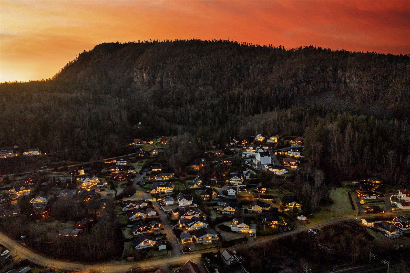 Umiddelbar nærhet til skog og mark gir rike muligheter for rekreasjon rett utenfor døren. Galleribilde