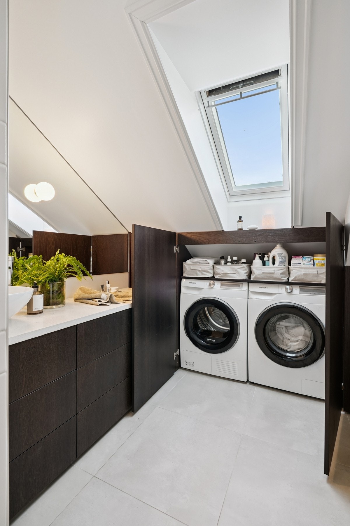 - skapplass, opplegg for vaskemaskin og tørketrommel. Galleribilde