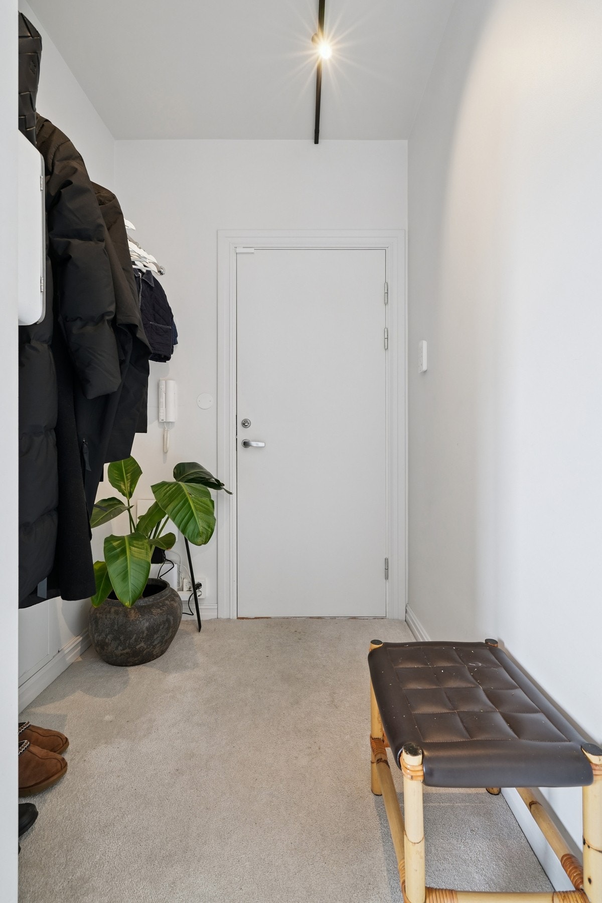 Entréen er luftig og lys. Velkommen inn! Galleribilde