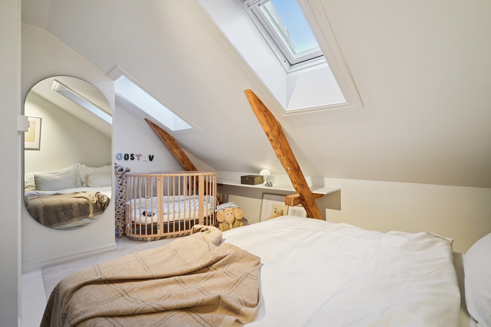 Det er to soverom i leiligheten med god plass til innredning. Galleribilde