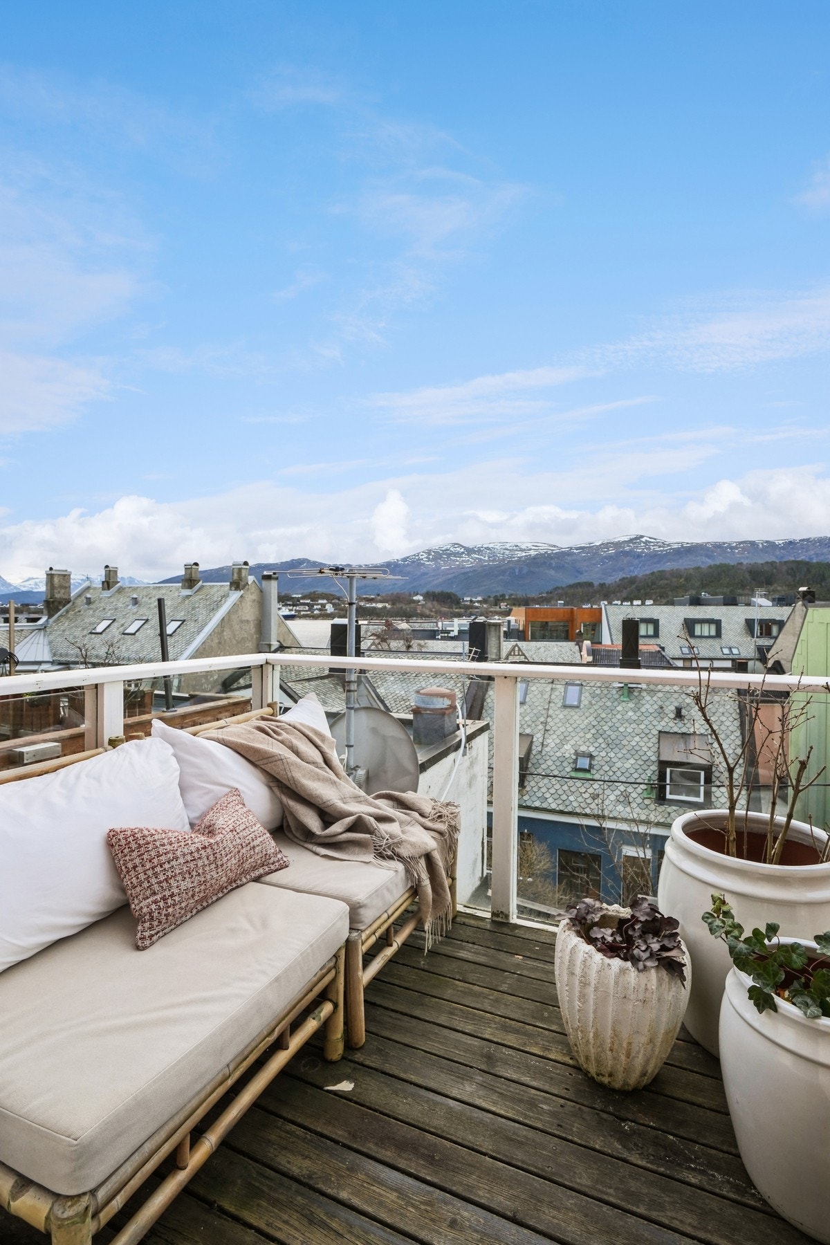 Solrik balkong - perfekt for rolige morgener og lange ettermiddager. Galleribilde