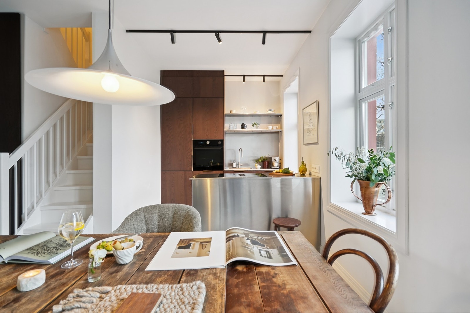 Her får du et kjøkken som innbyr til rolige morgener og gode samtaler. Galleribilde