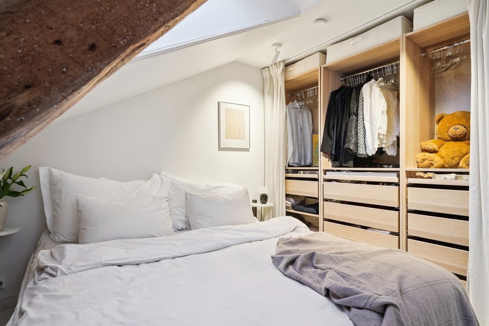 Effektiv og gjennomtenkt oppbevaring fra IKEA PAX gir orden og oversikt. Galleribilde