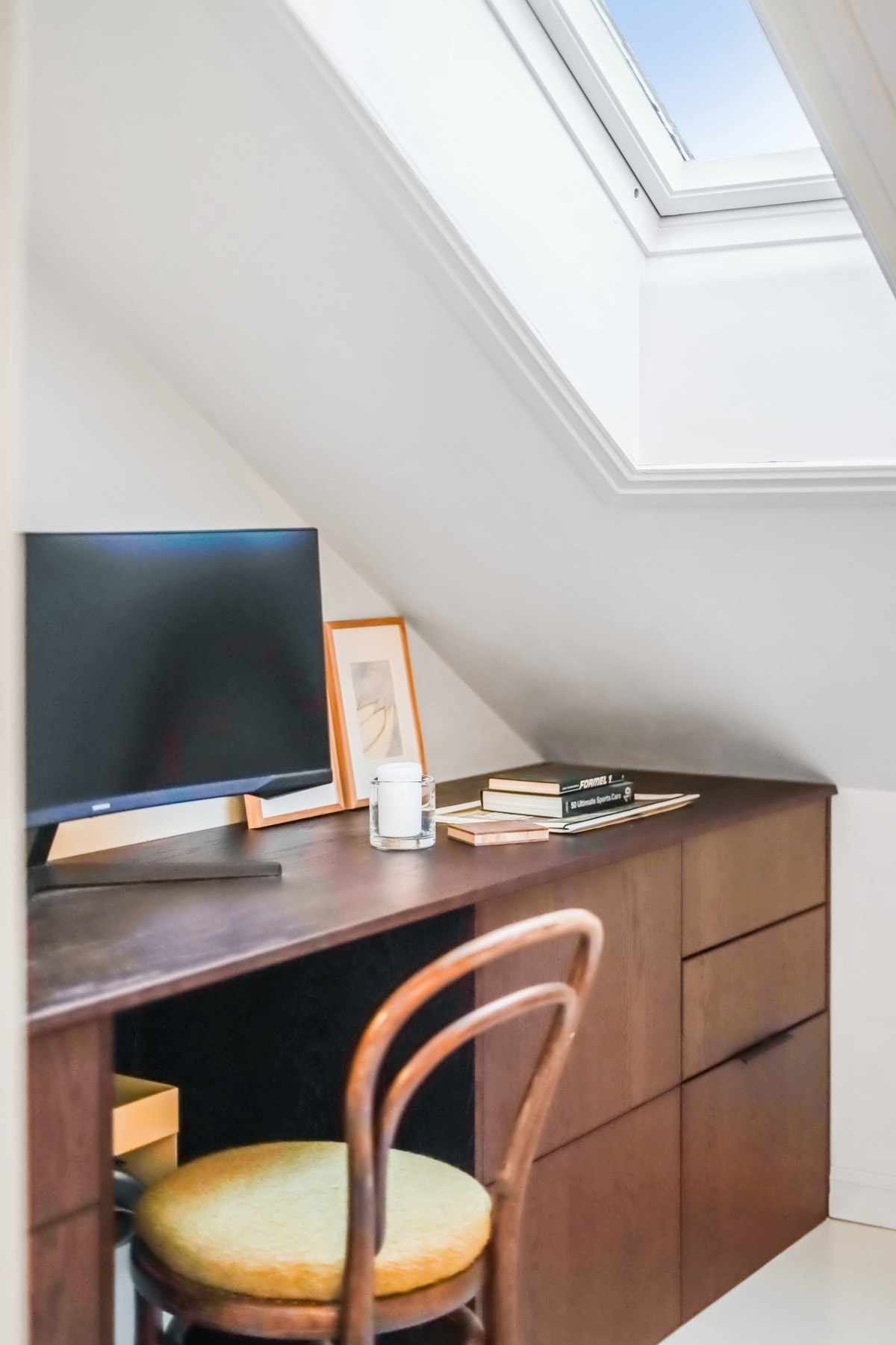 Arbeidssone med god skapplass og behagelige lysforhold. Galleribilde