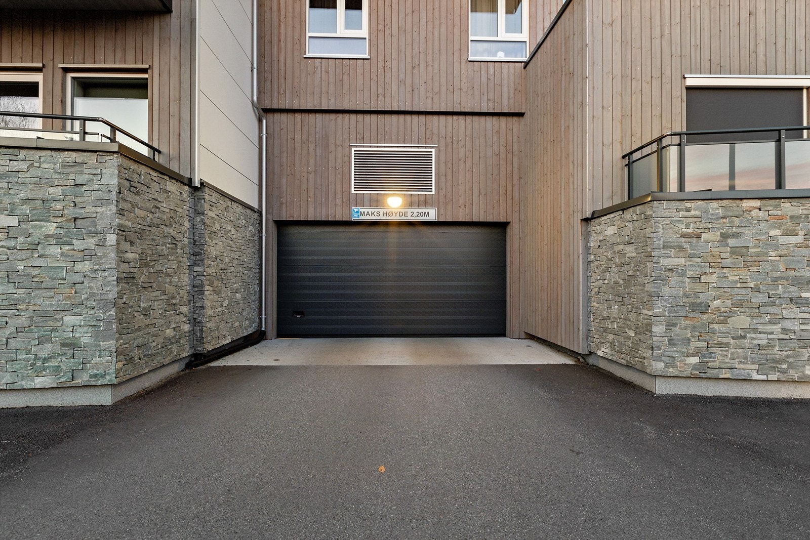 Nedkjøring til garasjeanlegg Galleribilde