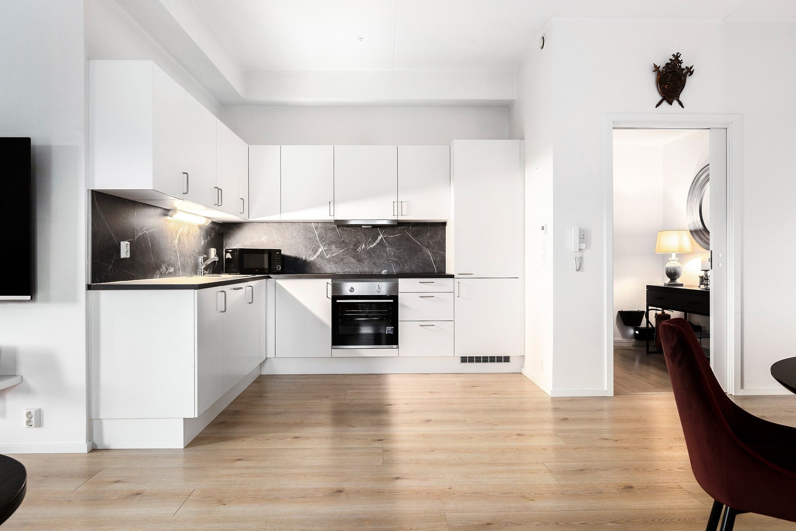 Velkommen til Kirkeveien 42. Presentert av Eirik Lundbekk ved Eiendomsmegler Krogsveen. Galleribilde