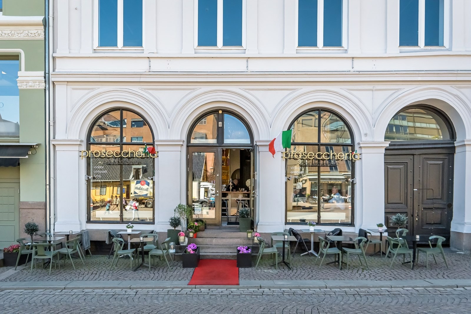 Fra leiligheten er det gangavstand til et mangfold av fasiliteter og servicetilbud, og du har enkelt tilgang på mye av det beste Oslo har å tilby. Galleribilde