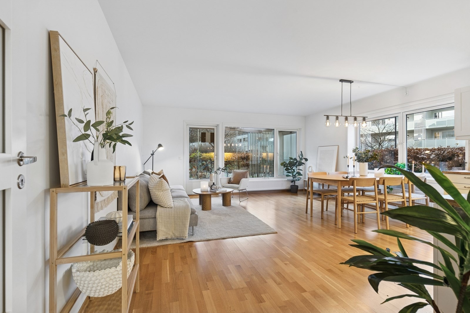 Velkommen til Jongsåsveien 2C - flott 4-roms leilighet med umiddelbar nærhet til "alt" man trenger i hverdagen. Galleribilde