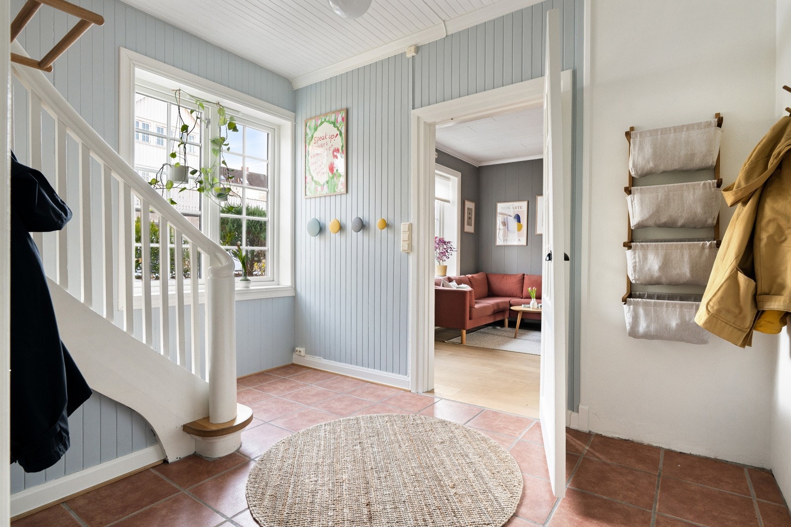 Boligen har en innholdsrik og gjennomtenkt planløsning fordelt over fire etasjer. Galleribilde