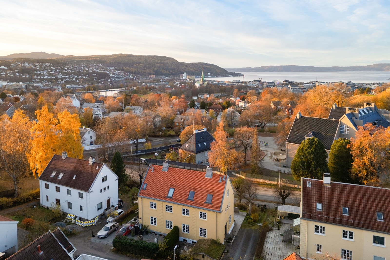 Området har en særegen sjarm med frodige gater, velholdte hager og ærverdige boliger fra tiden rundt begynnelsen av 1900-tallet. Galleribilde