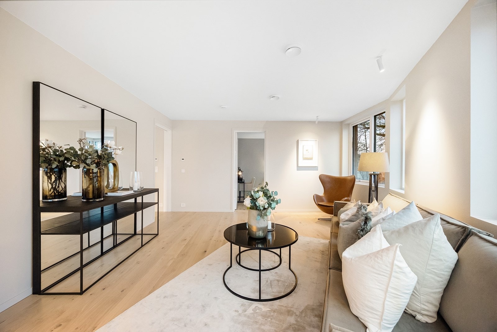 Her er det gode møbleringsmuligheter. Dette rommet kan deles inn om man ønsker et soverom 4 Galleribilde