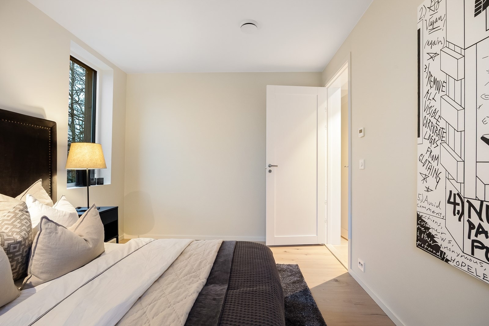 Perfekt suite hvor man kan stige ut av sengen, tusle på badet og kle på seg i omkledningsrommet Galleribilde