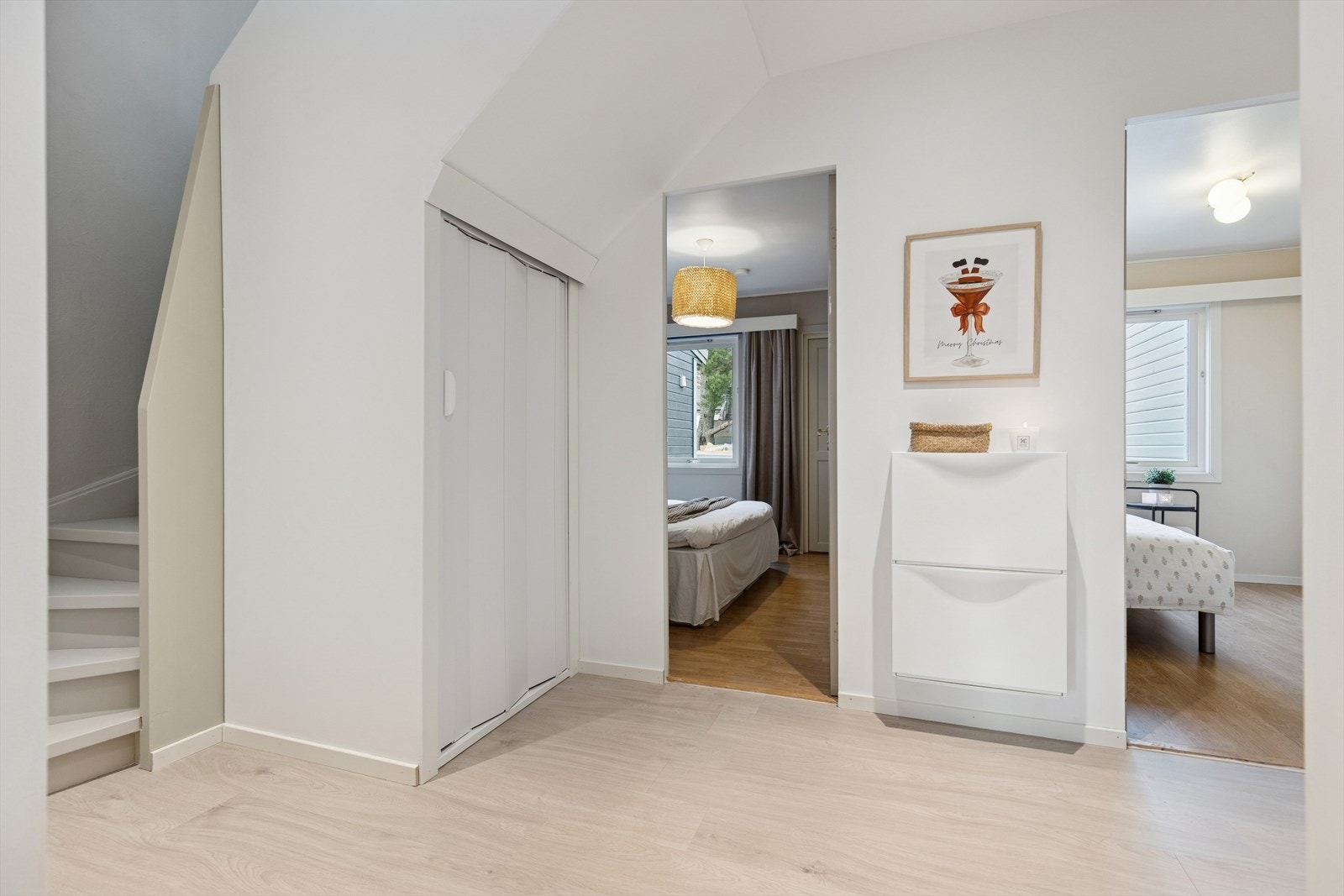 Mellomgang, har tar man seg videre til boligens øvrige rom Galleribilde