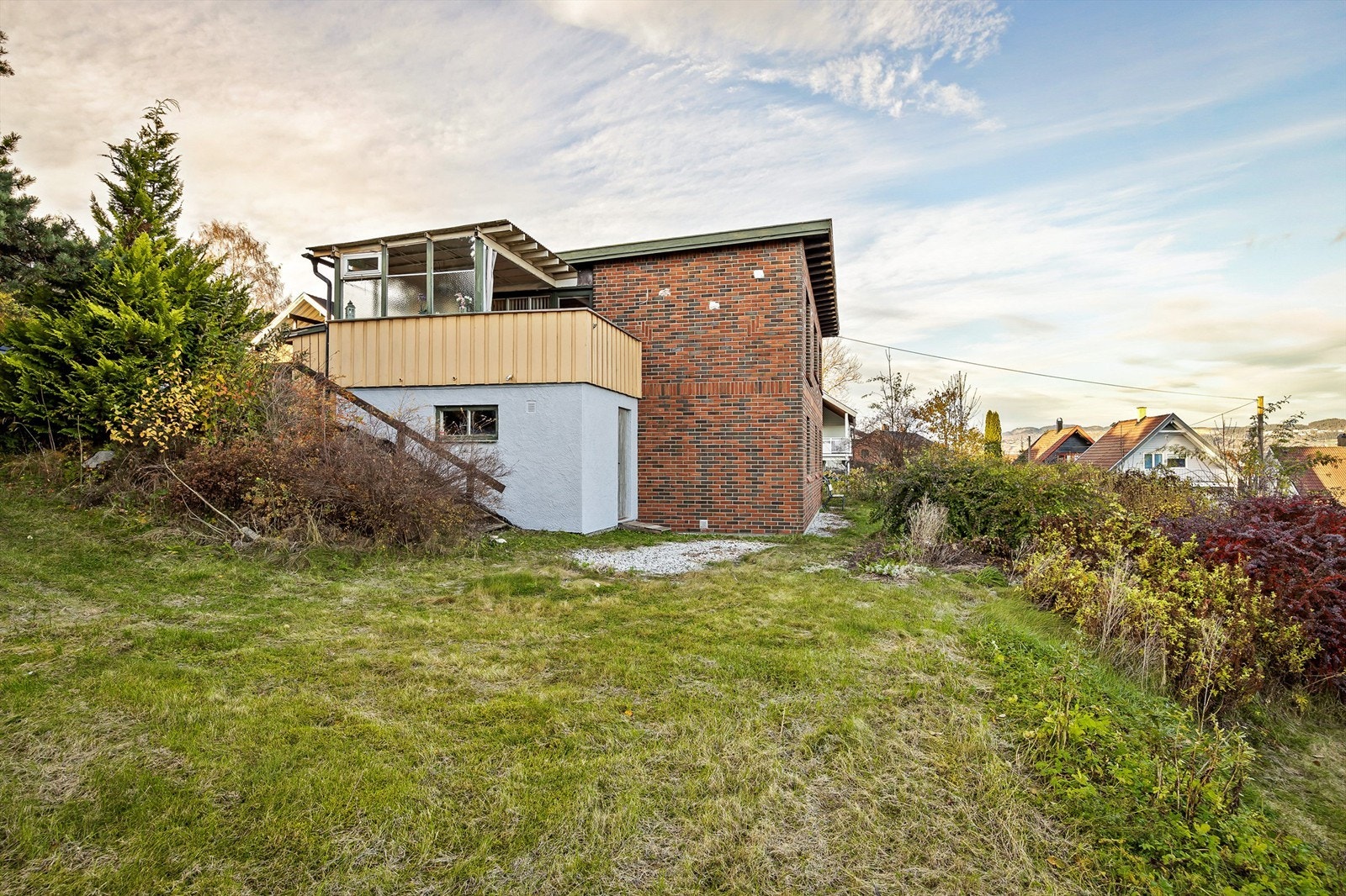 Tilgang til en utvendig bod (ikke byggemeldt) i tilknytning til underetasjen Galleribilde