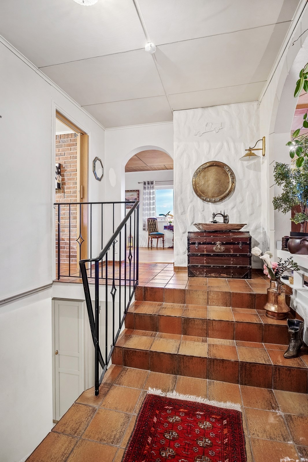 Gang med trappegang til underetasjen Galleribilde