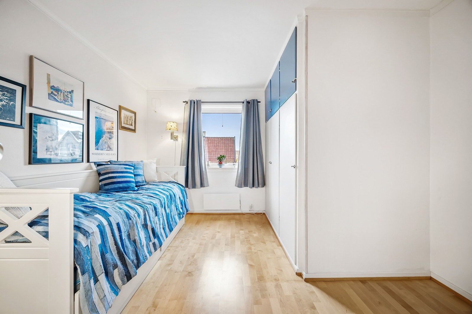 Soverom 3 med innebygget garderobeløsning Galleribilde