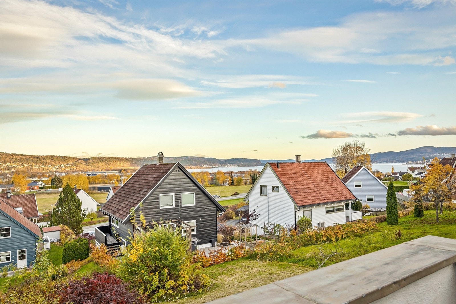 Flott utsikt mot Lierdalen og Drammensfjorden Galleribilde