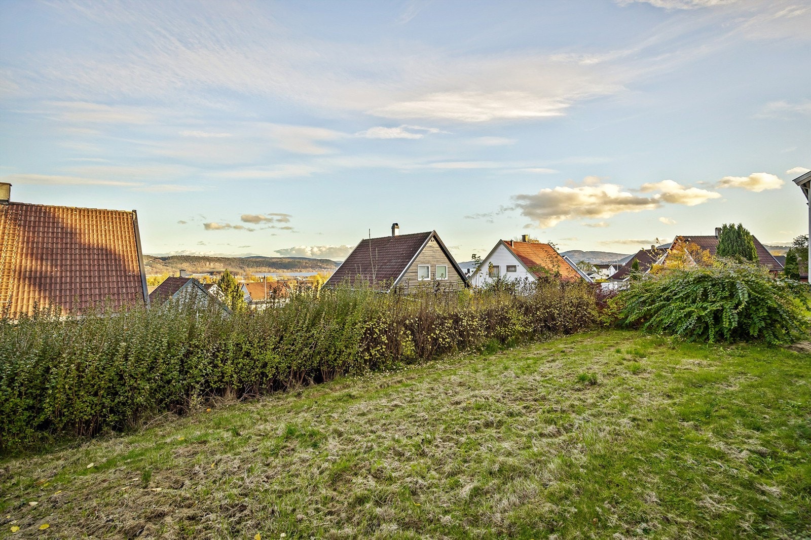 Utvendig trappeadkomst til hageområde ved siden av boligen Galleribilde