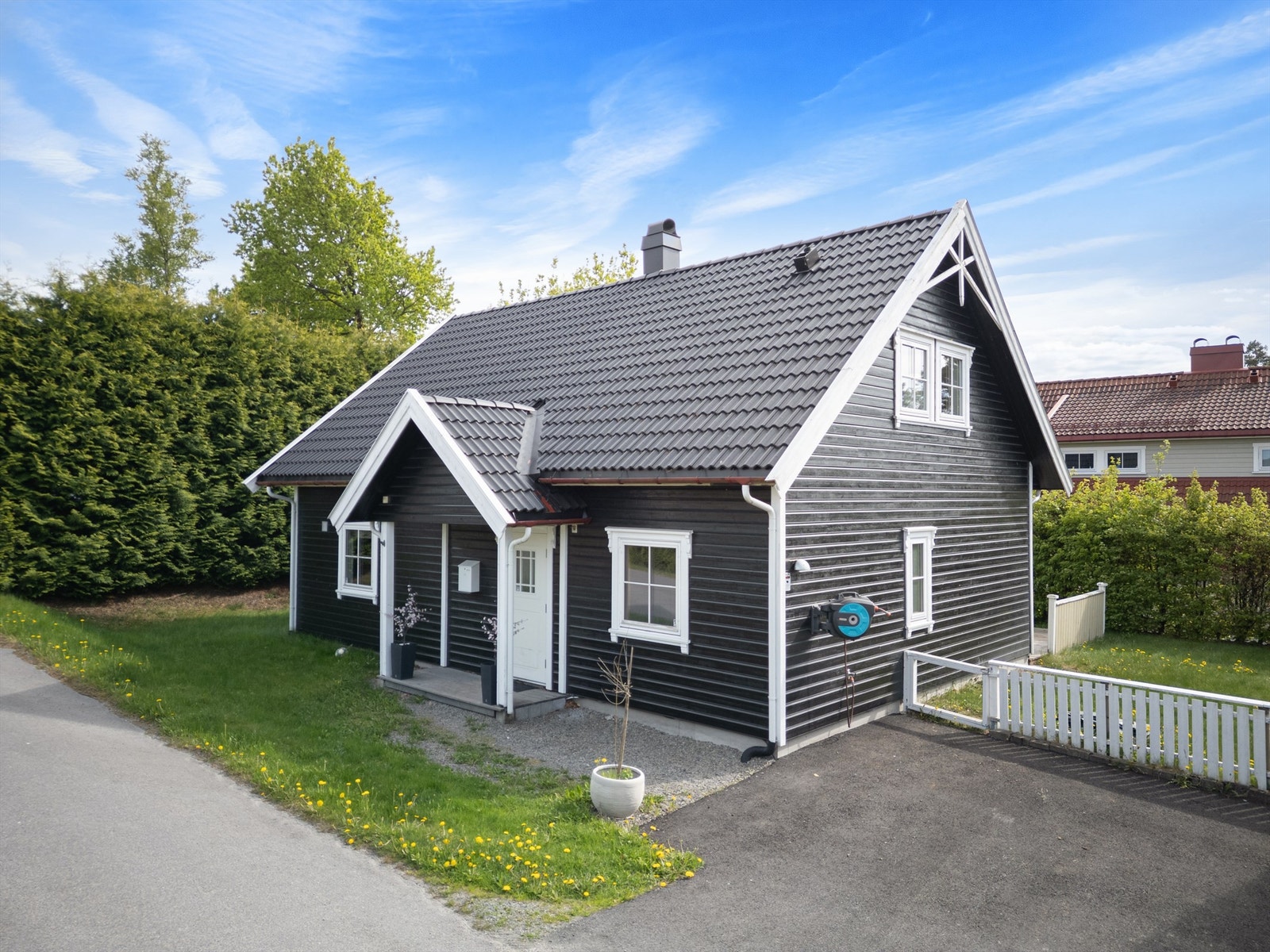 Et veletablert og hyggelig boligområde med kort vei til Sande sentrum Galleribilde