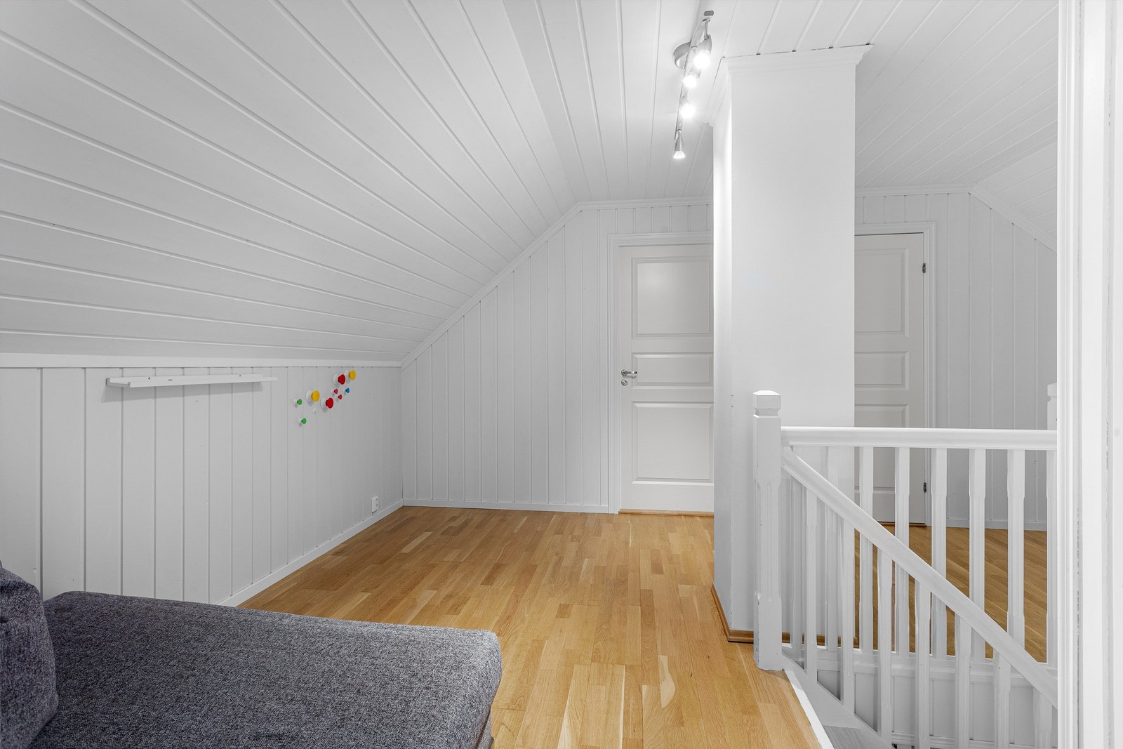 Loftstue med trappegang til 1. etasje Galleribilde