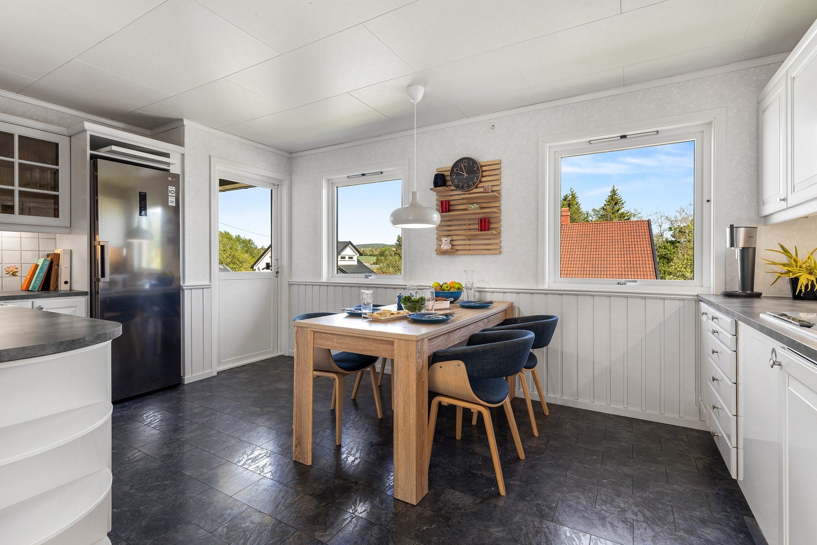 Mulighet for spiseplass ved vinduene Galleribilde