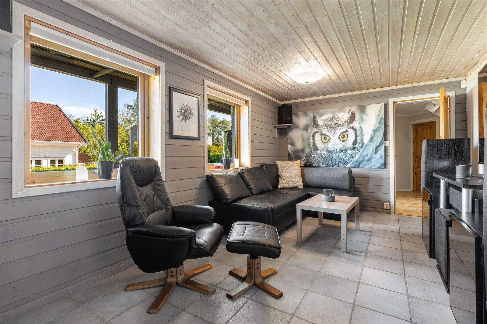 Kjellerstue med sofaområde Galleribilde