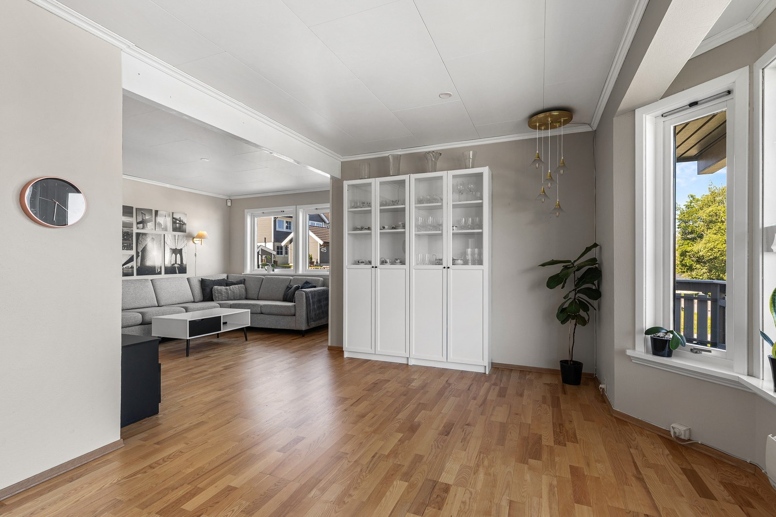 Godt med vindusflater som gir mye lysinnslipp Galleribilde