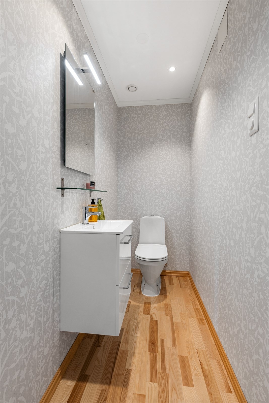 Praktisk wc-rom som ble oppgradert i 2019 Galleribilde