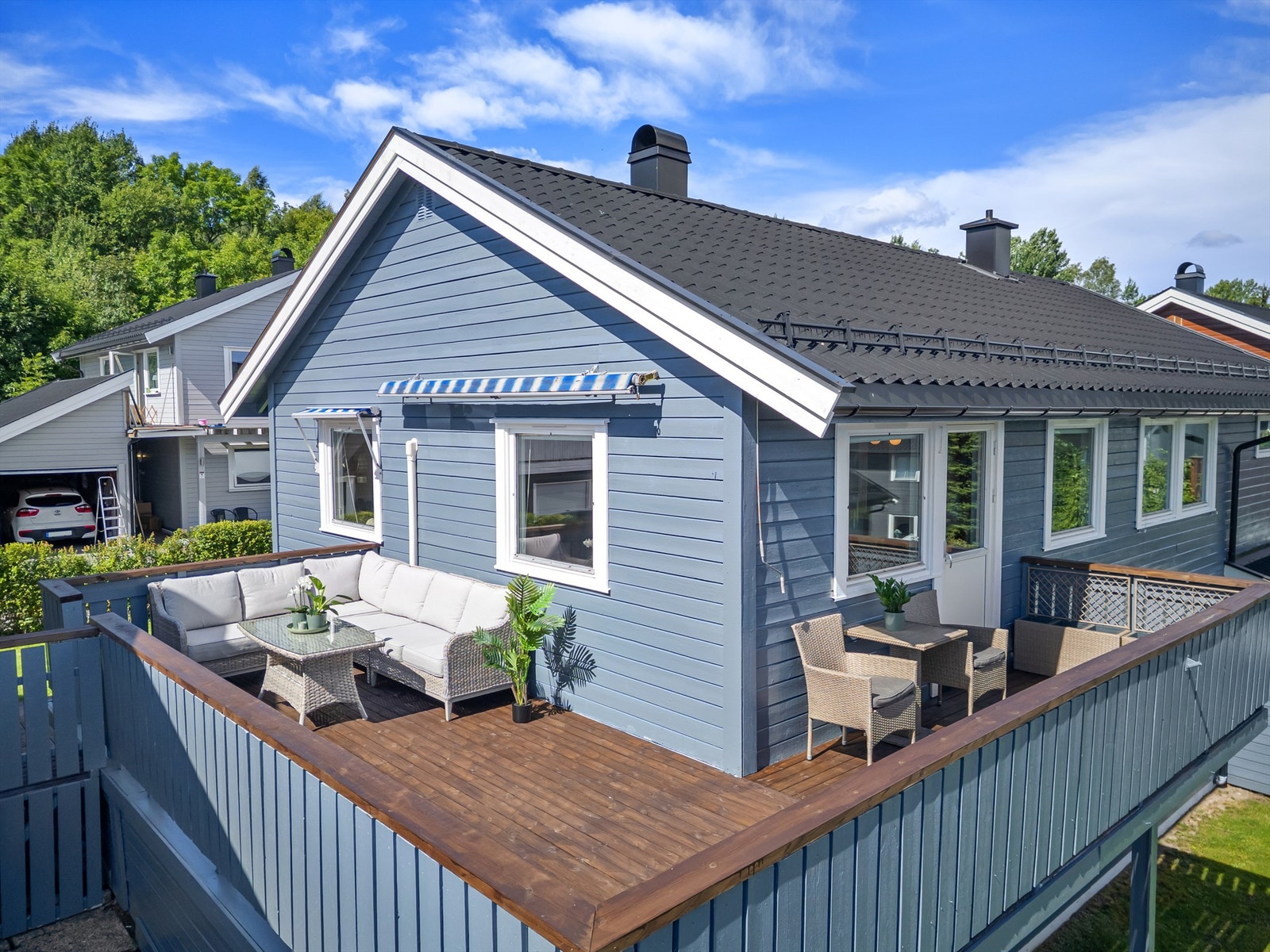 Håndløper/toppbord på rekkverk på balkongen fra 2024 Galleribilde