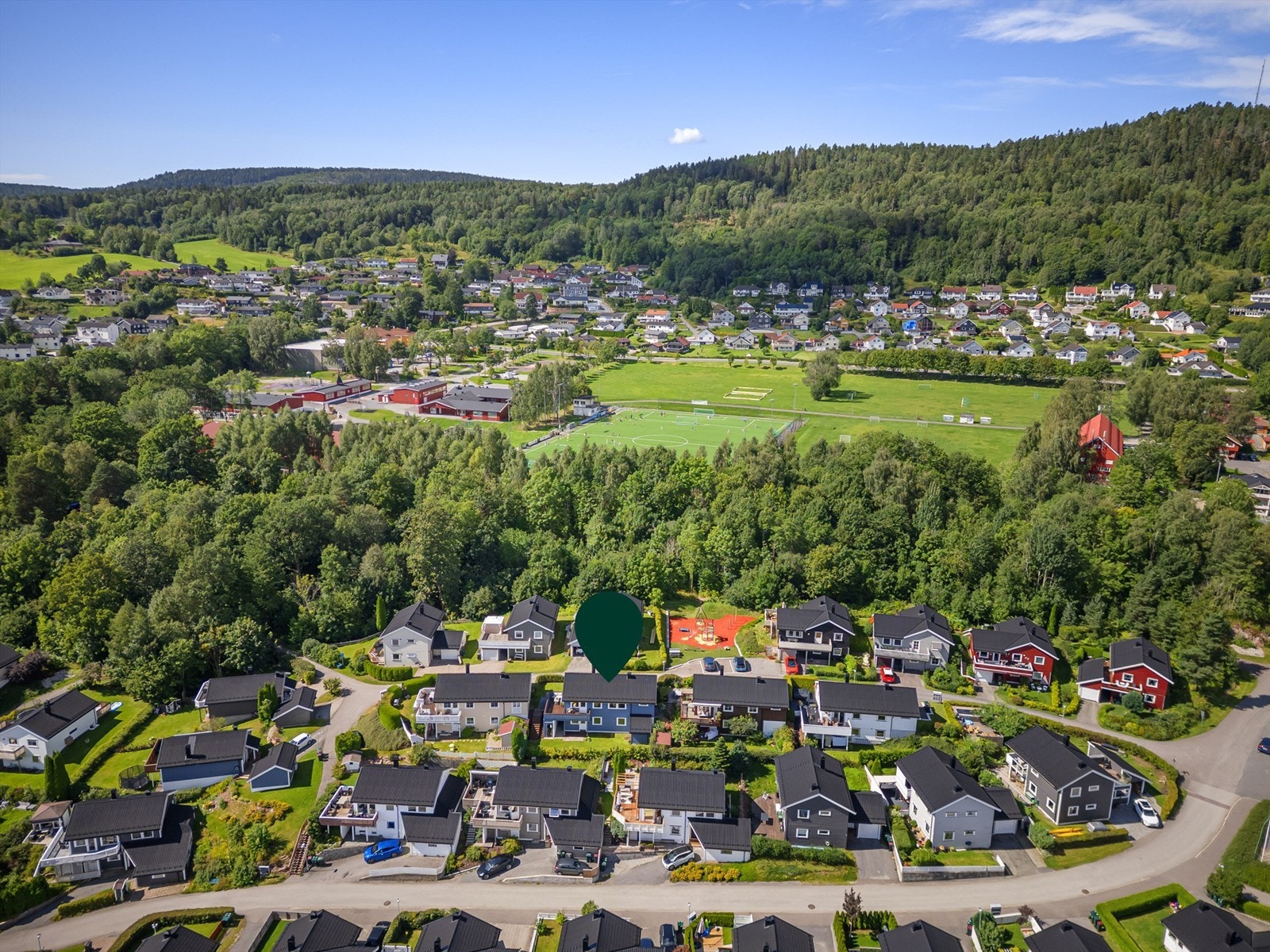 Ca. par minutters gangavstand til barnehage, barneskole og idrettsanlegg Galleribilde