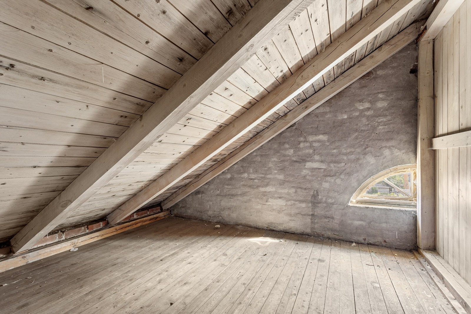 Godt med lagringsplass på loftet Galleribilde