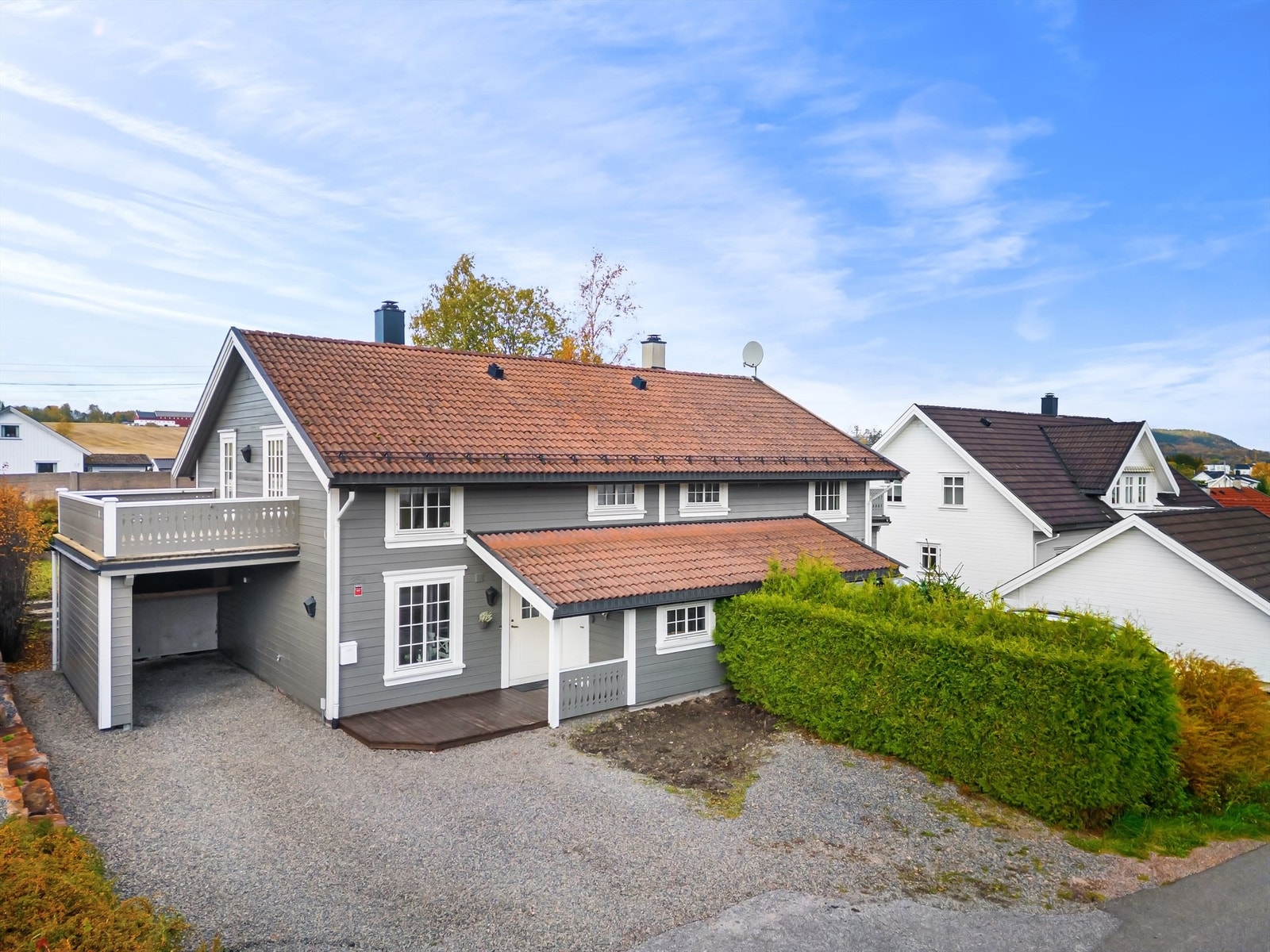 Lys og innbydende halvpart av vertikaldelt tomannsbolig med 2 etasjer. Foto: Ole Thorgeir Solheim Thoresen Galleribilde