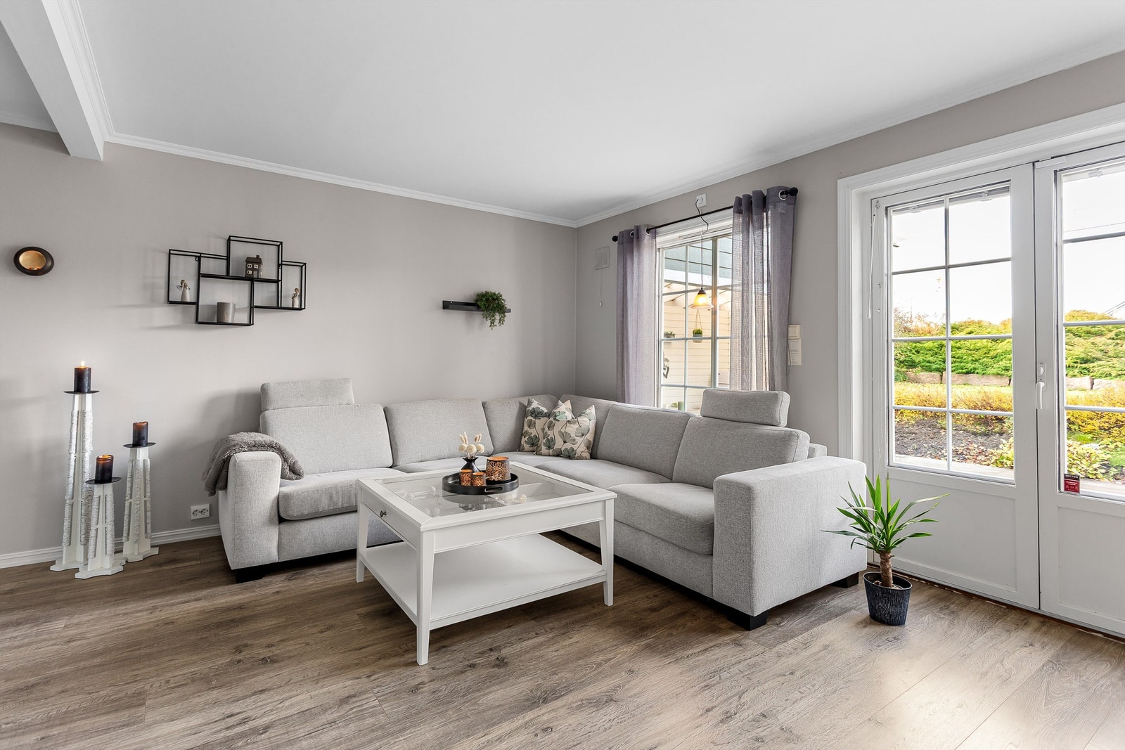 Stue med utgang til markterrasse Galleribilde