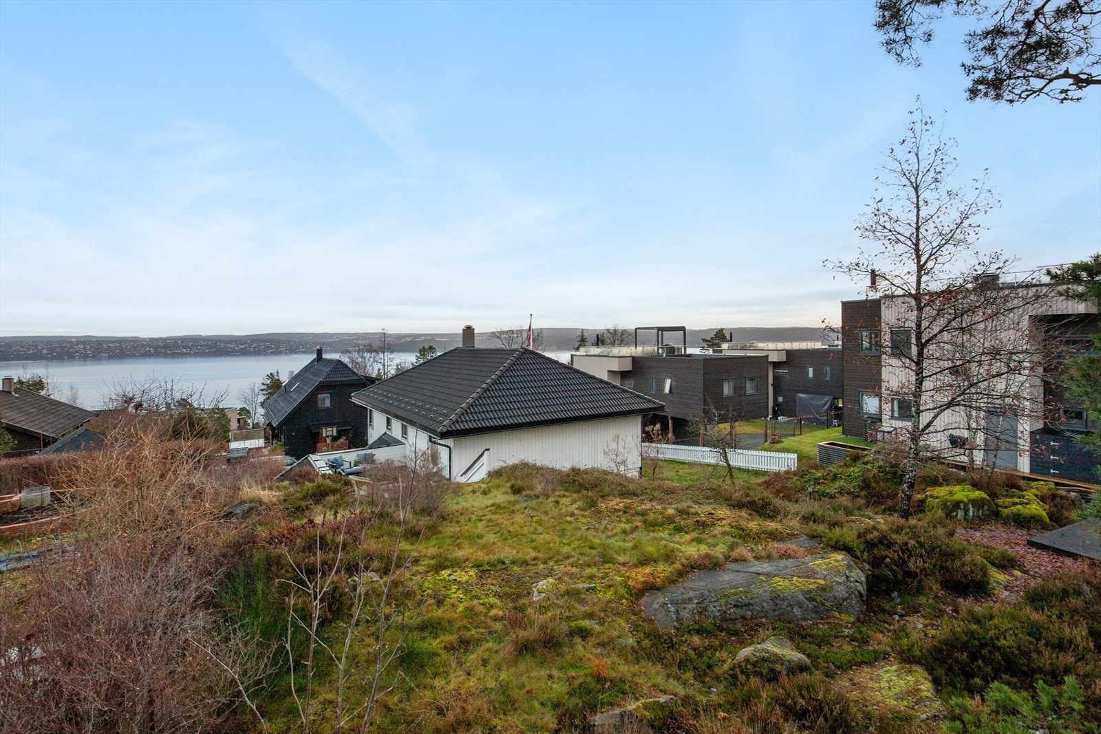 Variert tomt med mye boltreplass. Galleribilde