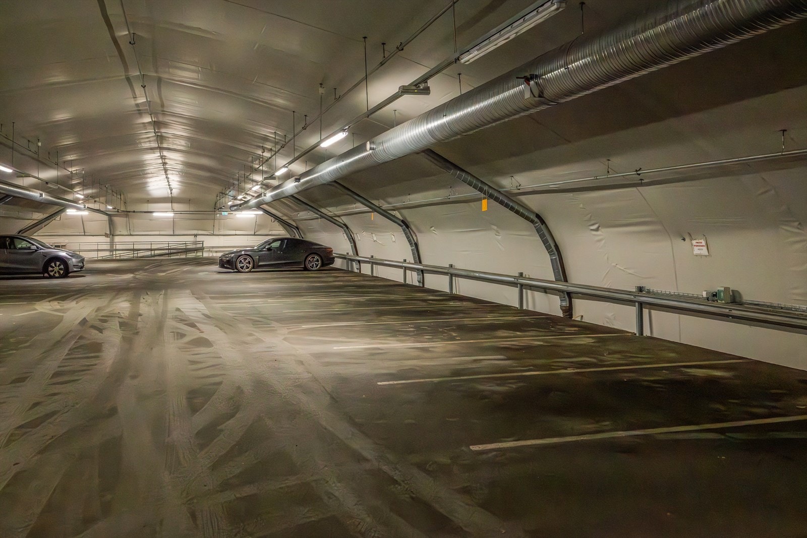 Det medfølger parkeringsplass i felles garasjeanlegg. Galleribilde