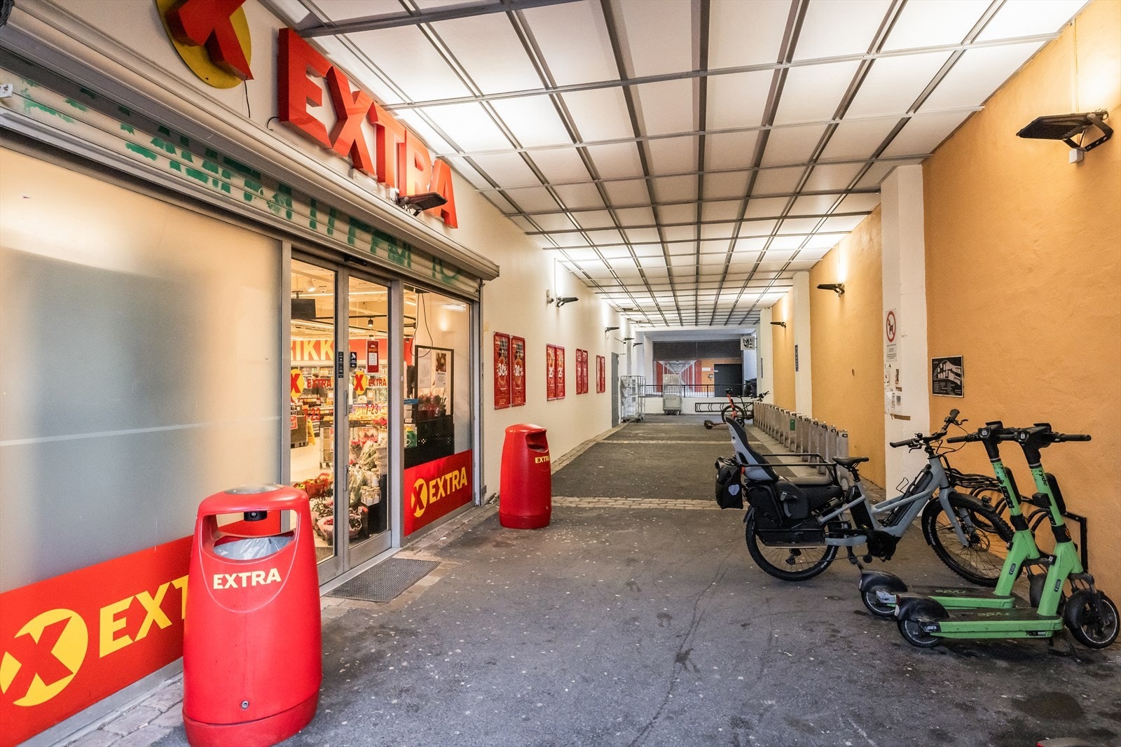 Svært praktisk med trappefri adkomst og kort vei til butikken! Galleribilde