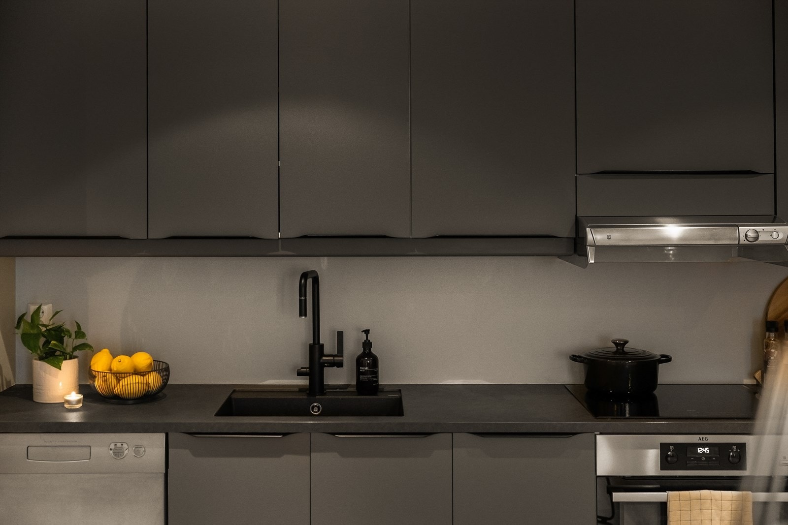 Alle hvitevarer på kjøkkenet medfølger handelen Galleribilde