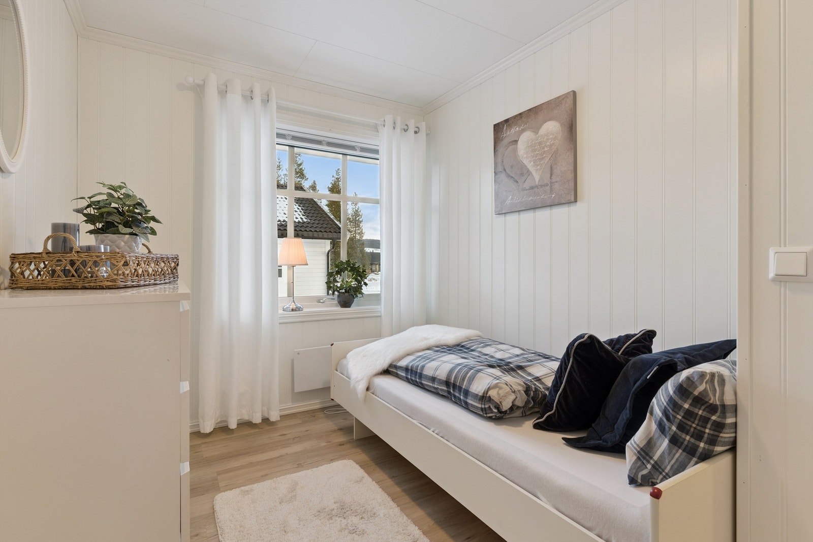 Soverommene er holdt i lyse, nøytrale farger, som gjør dem enkle å innrede. Galleribilde