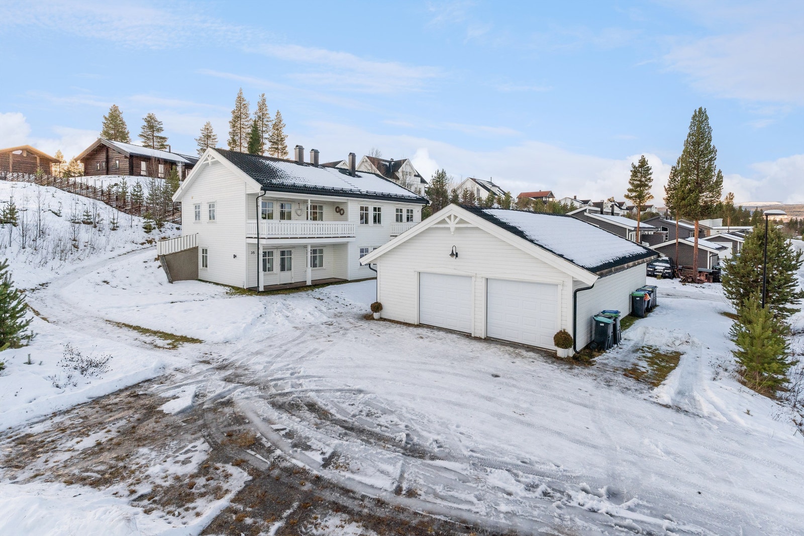 Velkommen til Finnlendermoen 35! Romslig tomannsbolig over 2 plan. Dobbelgarasje med rikelig bodplass. Fotograf Martin Rindalsholt, EFKT. Galleribilde