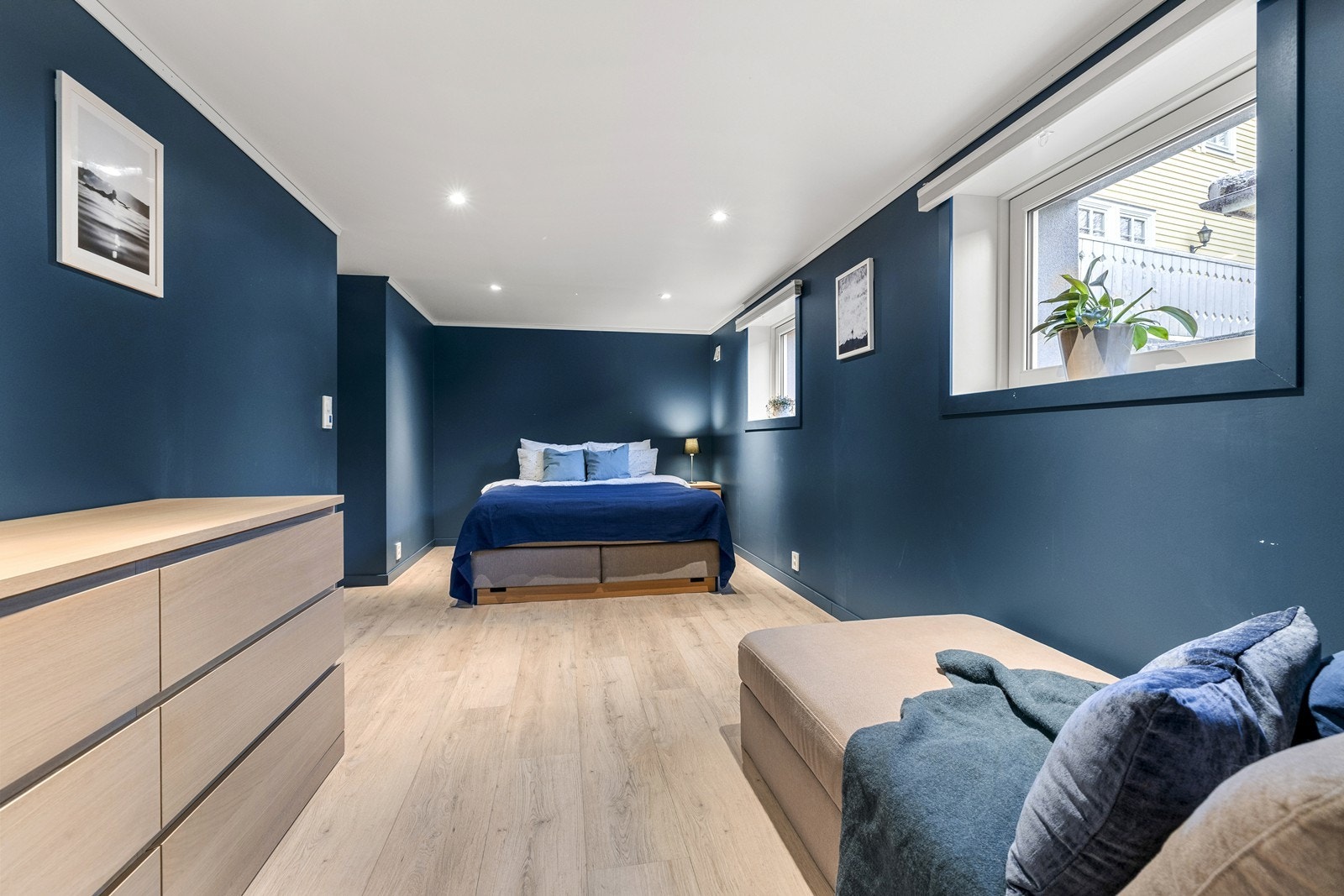 To soverom hvorav begge oppleves lyse. Galleribilde