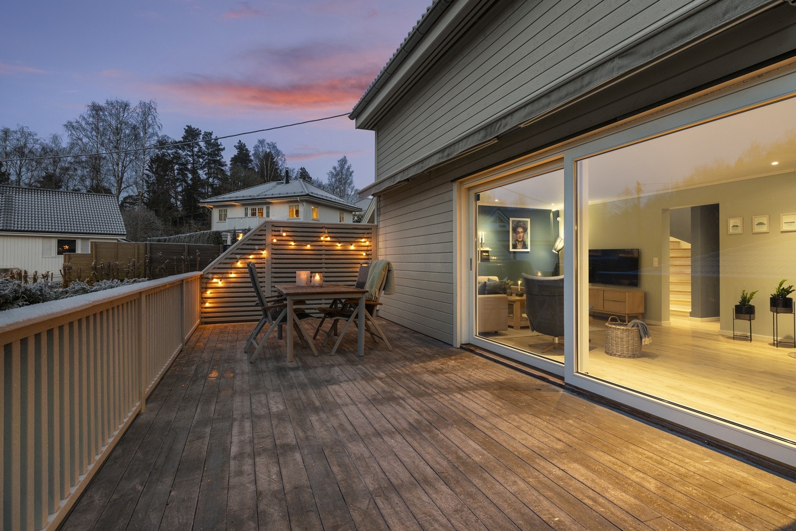 Dette er en innbydende enebolig over tre plan, med flotte uteområder. Foto Mads Karlsen. Galleribilde