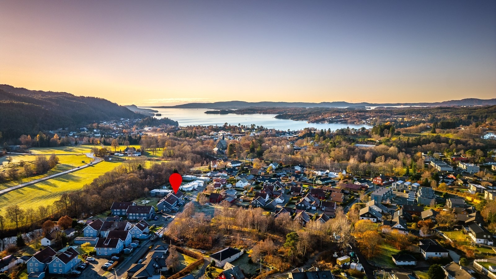 Leiligheten ligger vakkert til på Titlestad i Fana med bl.
a. 7 min kjøring til Lagunen. Galleribilde