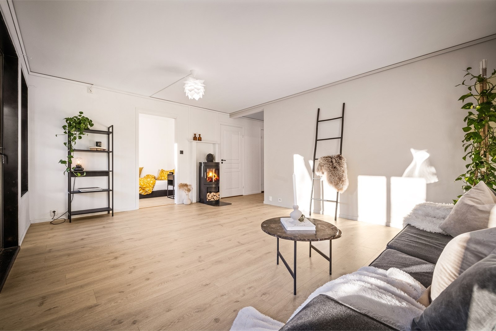 Vedovn hjelper på strømregningen og skaper ekstra kos. Galleribilde