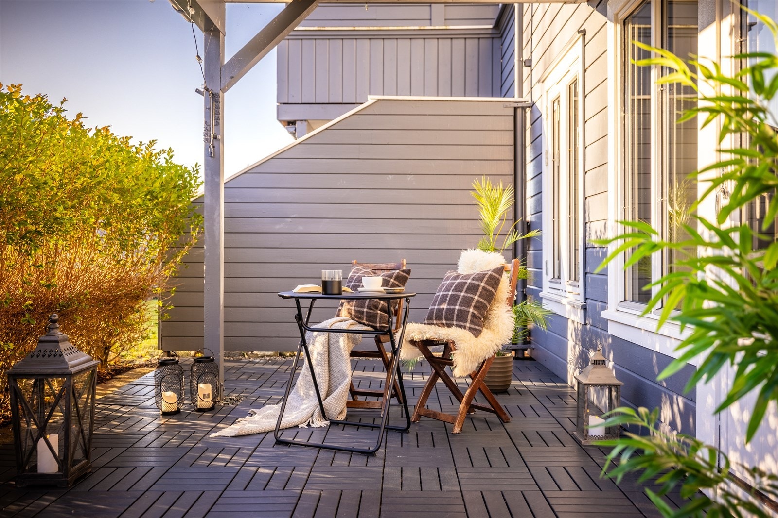 Din private terrasse på hele 24 kvadratmeter er sørvendt og har gode solforhold Galleribilde