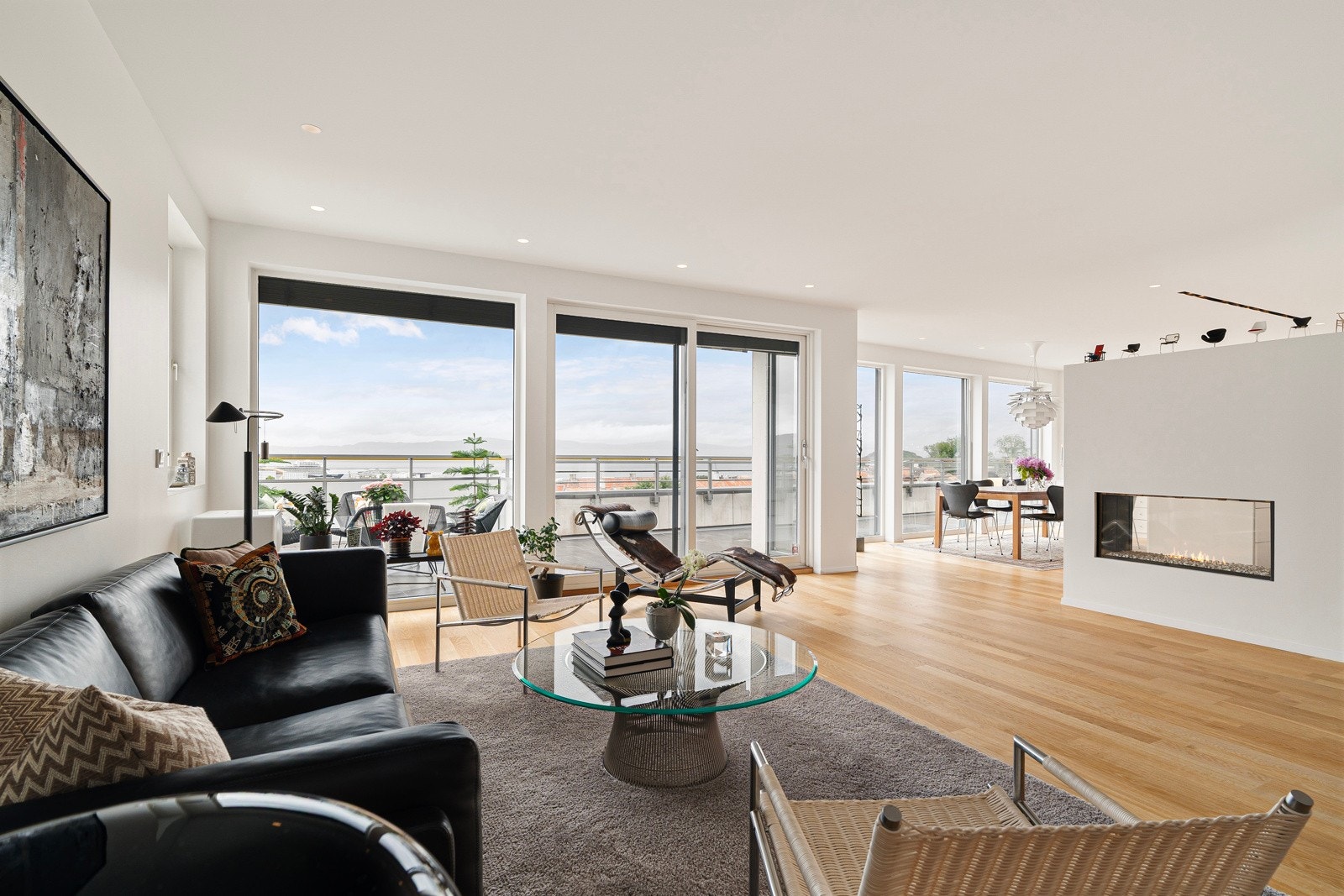 Downlights i himling lar deg enkelt tilpasse en behagelig belysning. Galleribilde