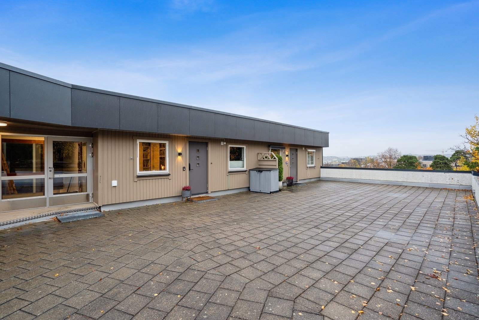 Leiligheten har egen inngang fra baksiden Galleribilde