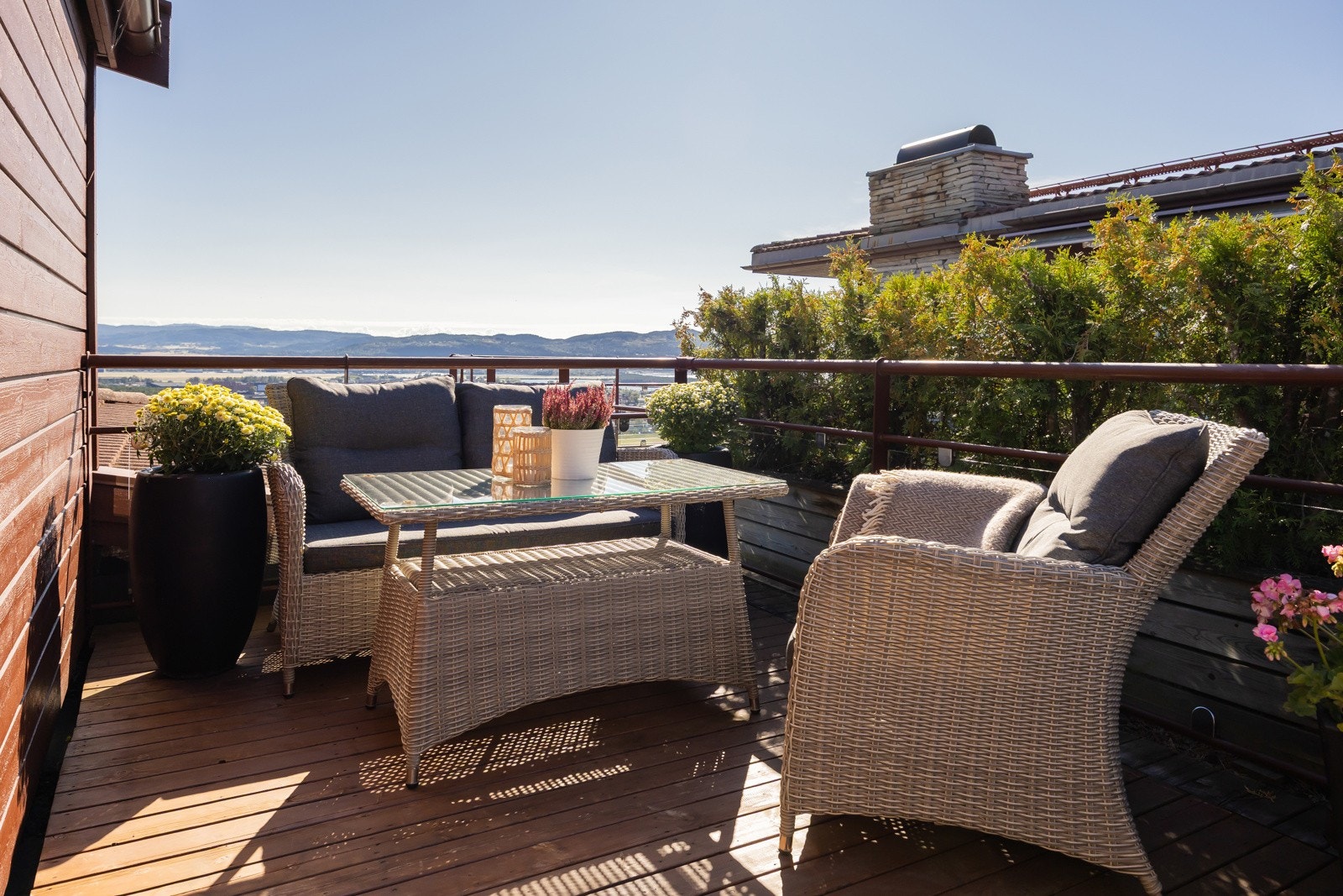 Her er det gode solforhold på ettermiddag/kveld og flott utsikt her også. Galleribilde