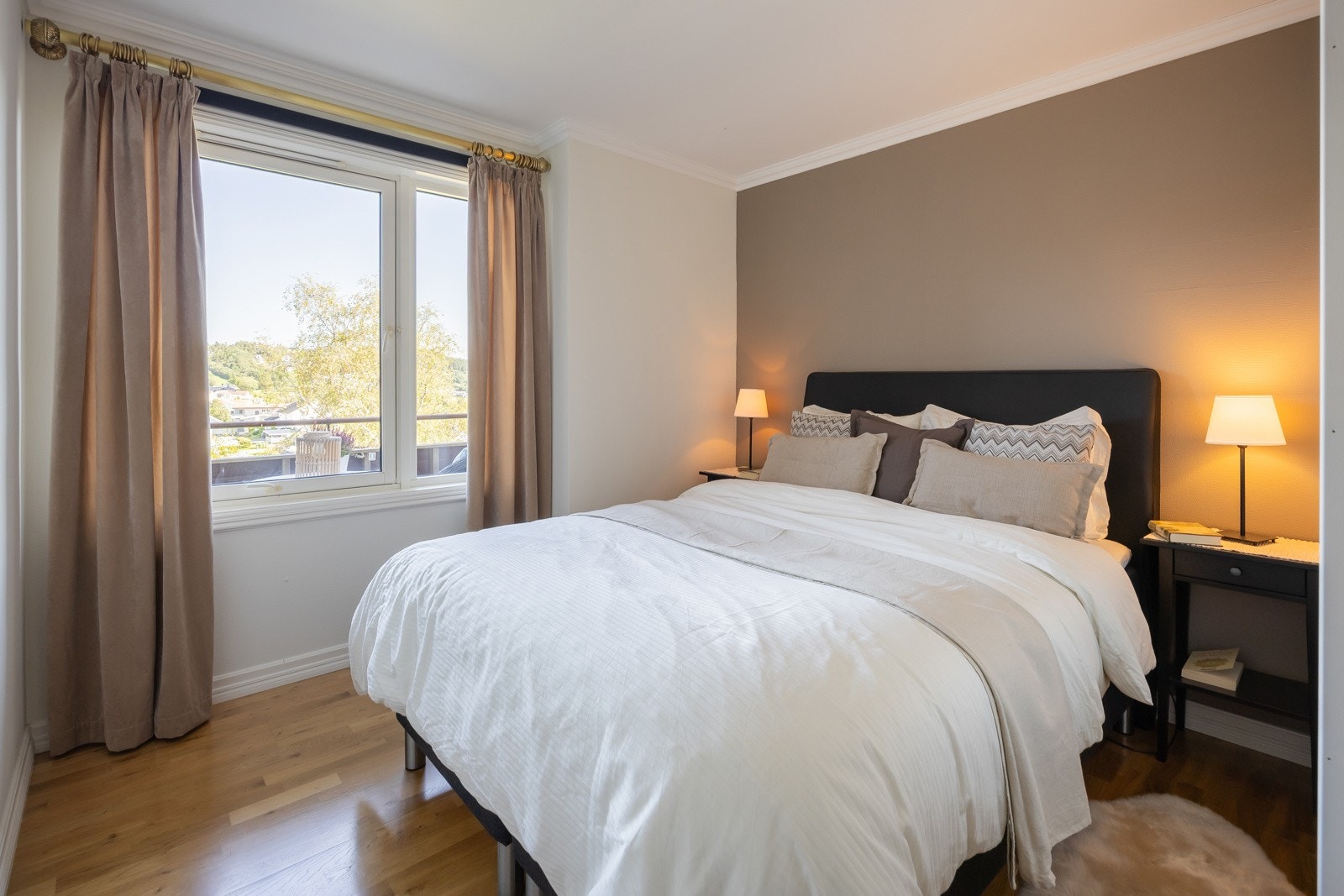 Hovedsoverom er på 10,4 kvm + eget walk-in closet på 2,5 kvm. Galleribilde