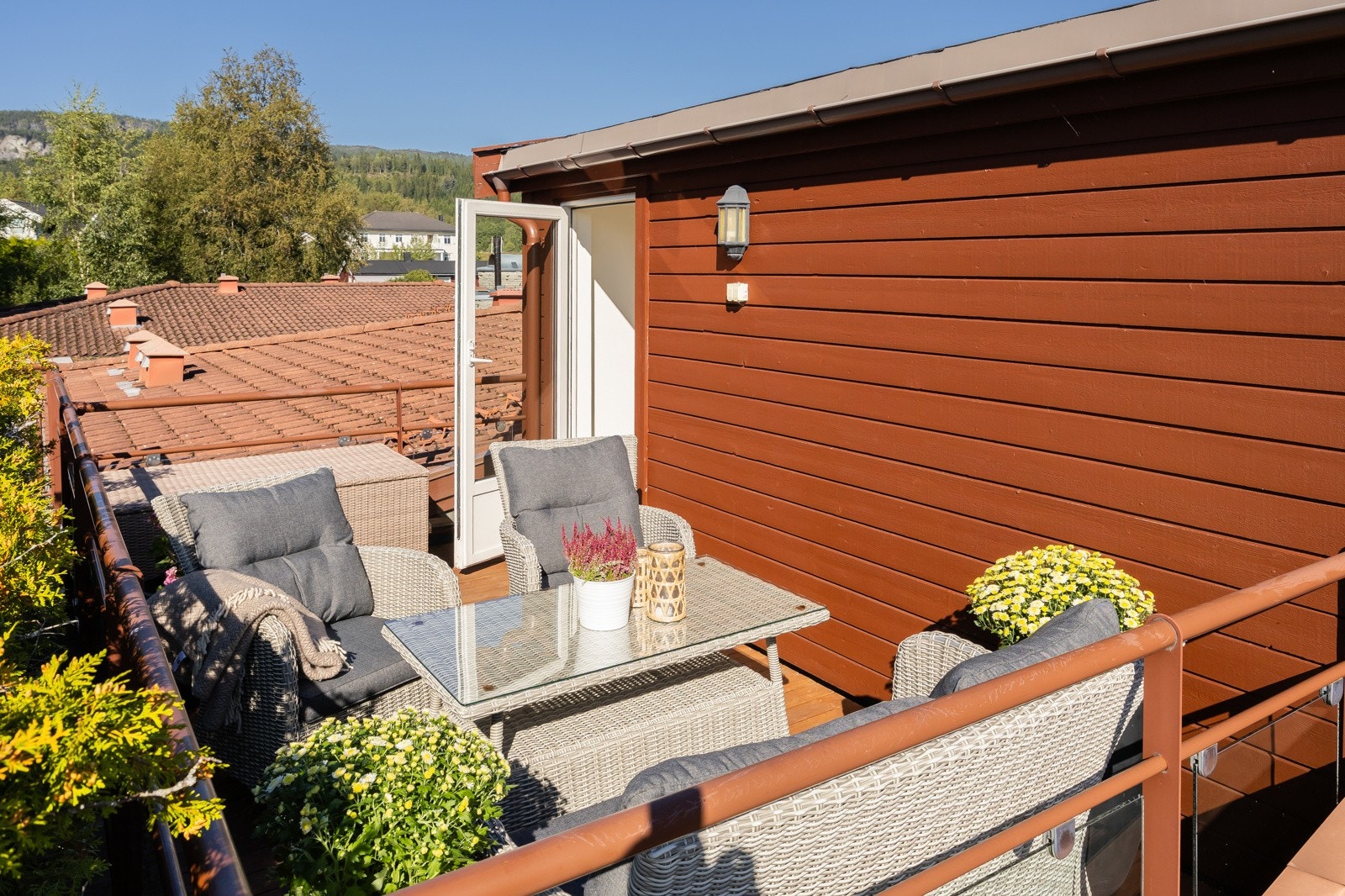 På sin egne takterrasse har man god plass til utemøbler. Galleribilde