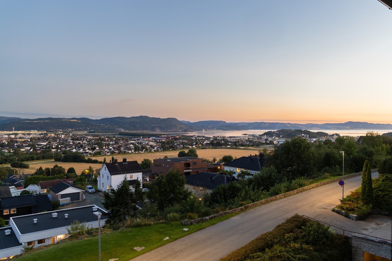 Her har man en fabelaktig utsikt utover byen og fjorden. Galleribilde